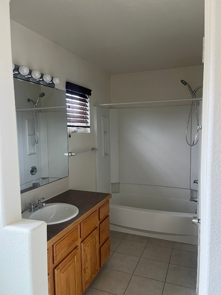 Building Photo - 102 Bayside Cir