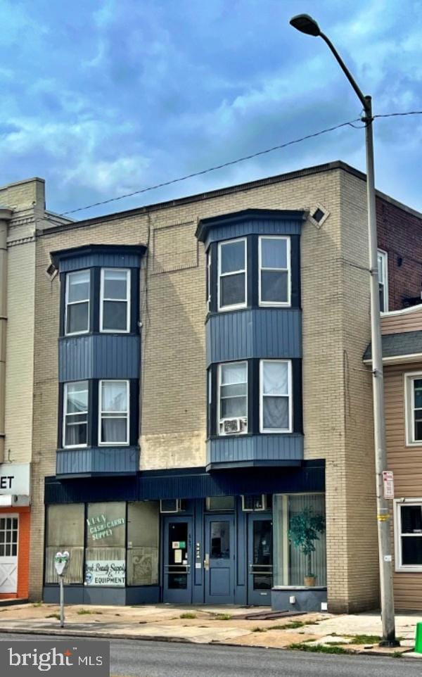 Building Photo - 665 W Market St