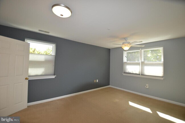 Building Photo - 102 Mercer Ct