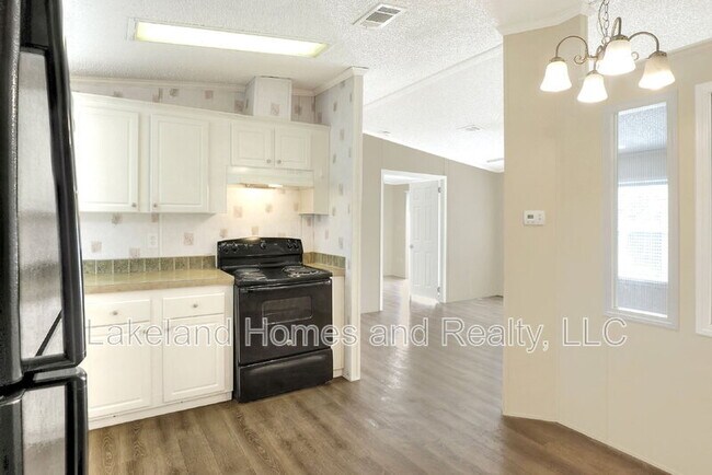 Building Photo - 3321 Peachtree Hill Rd