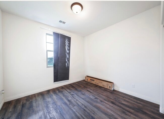 Building Photo - 5900 Warren Ridge Dr