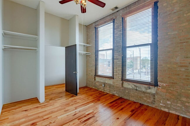 Building Photo - 3000 S Archer Ave