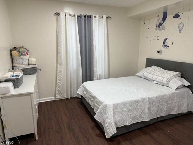 Building Photo - 751 Summer Ave