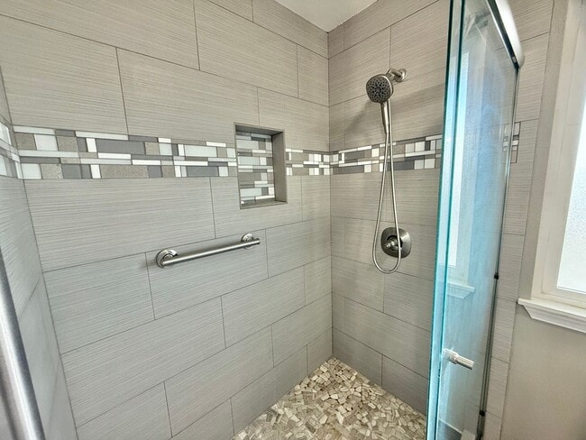 Building Photo - 3 Bedrooms / 2.5 Bathrooms Townhome at Ili...