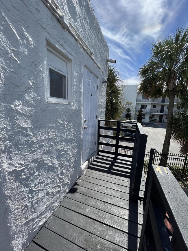 Building Photo - 1709 Mercer Ave