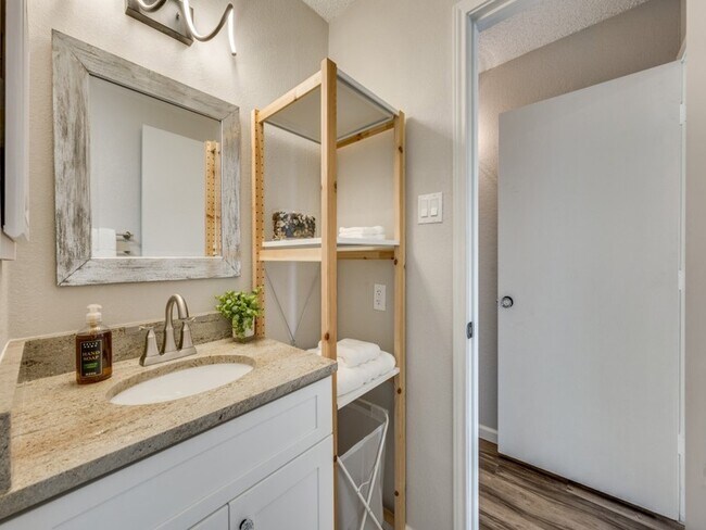 Building Photo - 1603 Marsh Ln