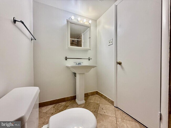 Building Photo - 12204 Braxfield Ct