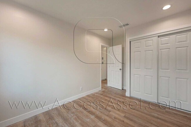 Building Photo - Spacious 4 Bed/2 Bath Home With EV Charger In Torrance!