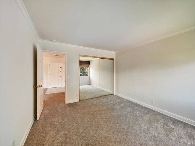 Building Photo - 367 Eden Roc Dr