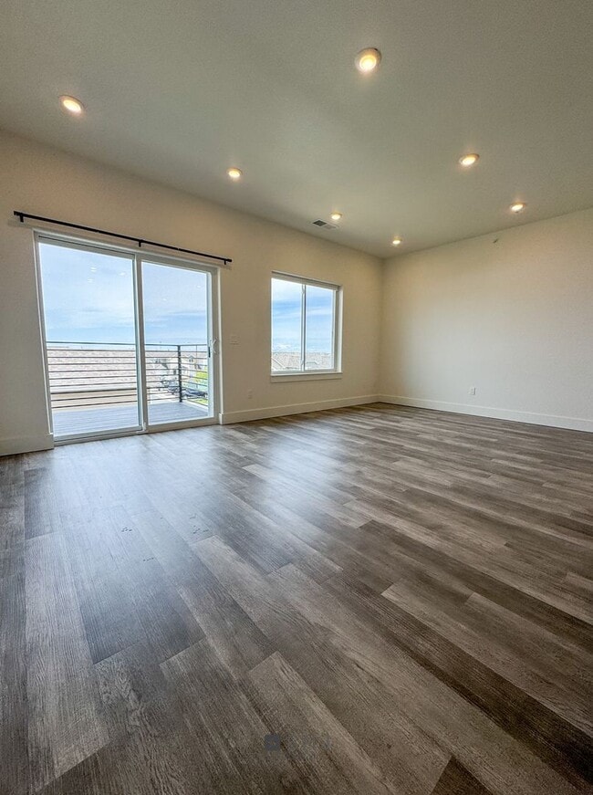 Building Photo - BRAND NEW Pet Friendly 2 bed/ 2 bath apartment!