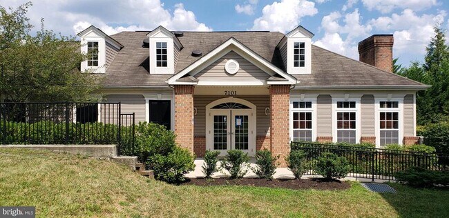 Building Photo - 7721 Valley Oak Dr
