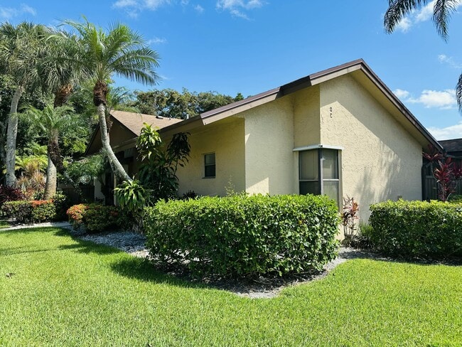 Building Photo - 3953 Cocoplum Cir