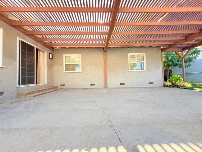 Building Photo - Stunning 4-Bedroom Home in Quiet North Hills