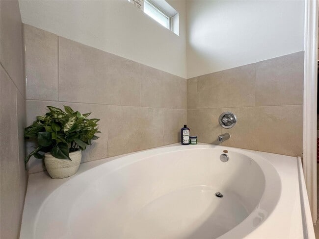 Building Photo - 2 Eagle Lake Ct