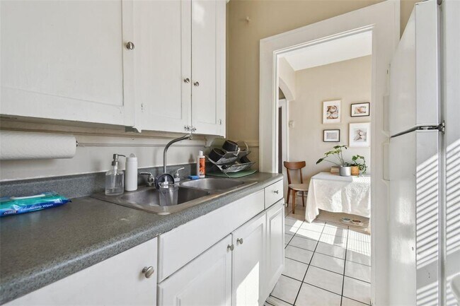 Building Photo - 2445 2nd Ave N