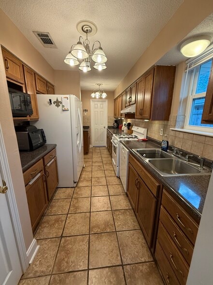 Building Photo - 1451 Aris Ave