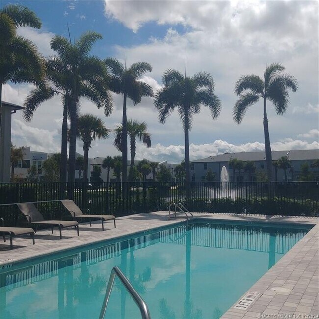 Building Photo - 3919 SE Mentmore Ln