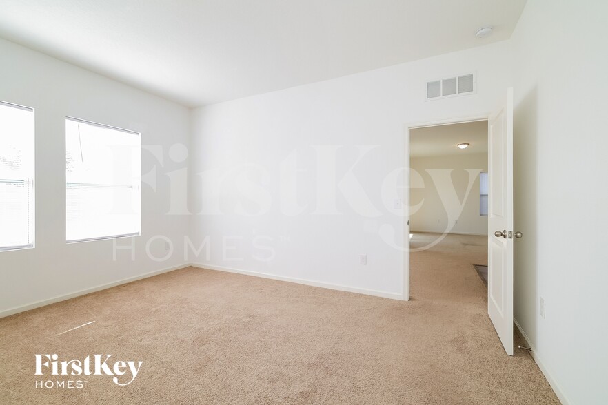Building Photo - 343 Eaglecrest Dr
