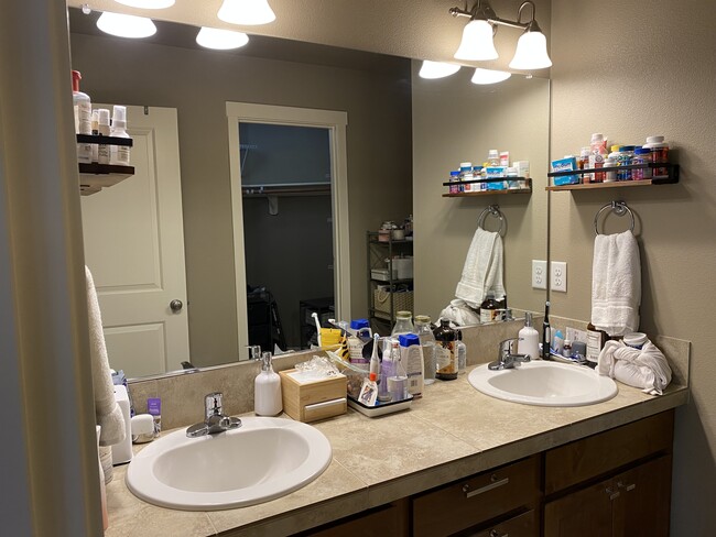 Building Photo - 5222 NE 129th Ave