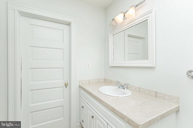 Building Photo - 3 Bedroom in a GREAT AREA
