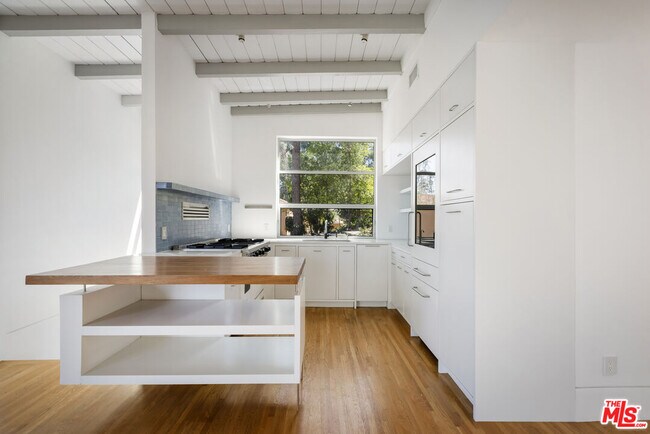 Building Photo - 631 Cross Ave