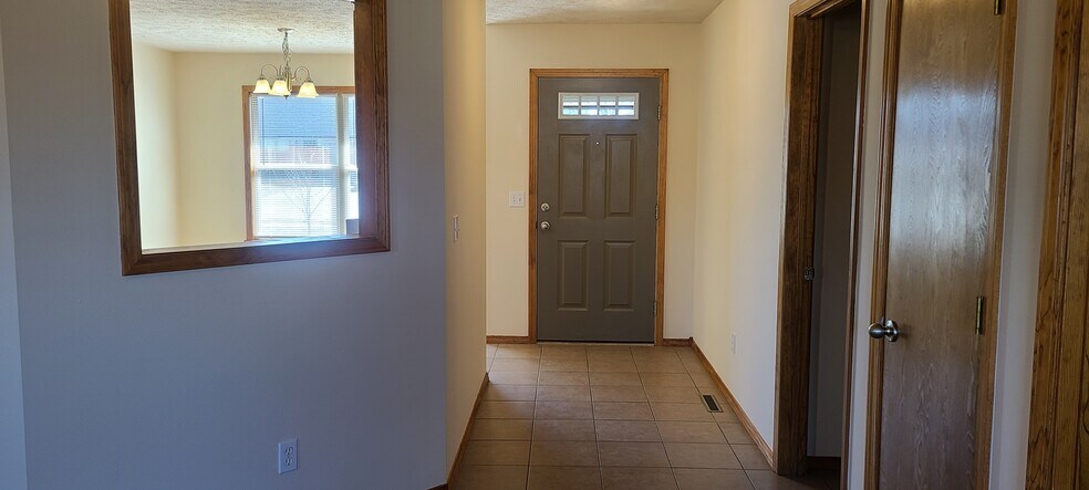 Building Photo - 211 Pheasant