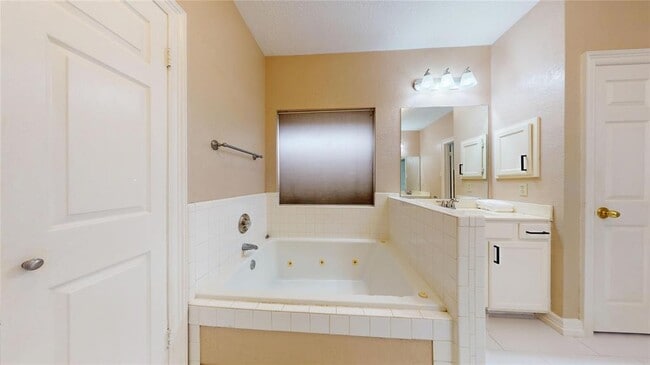 Building Photo - 14919 Forest Trails Dr