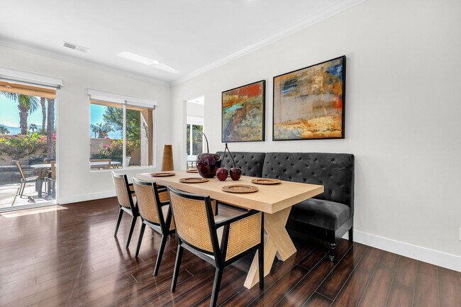 Building Photo - 35 Calle La Reina