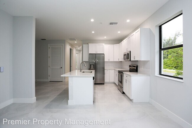 Building Photo - 3 br, 2 bath House - 3010 - 3060 Thomasson...