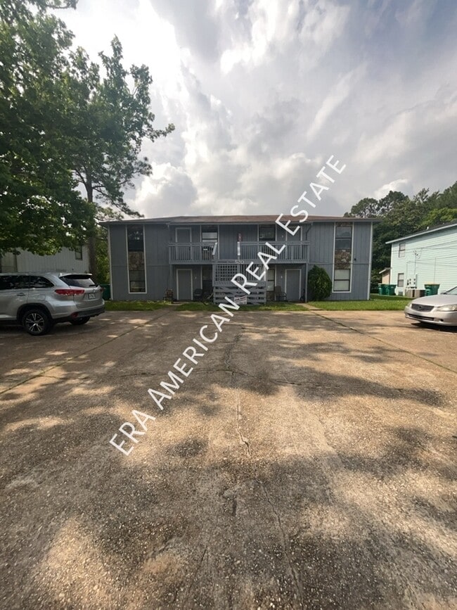 Primary Photo - 520 Landview Dr