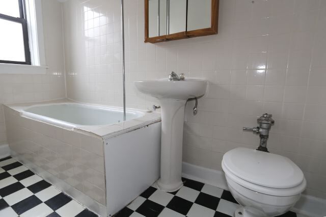 Building Photo - 629 W Cornelia Ave