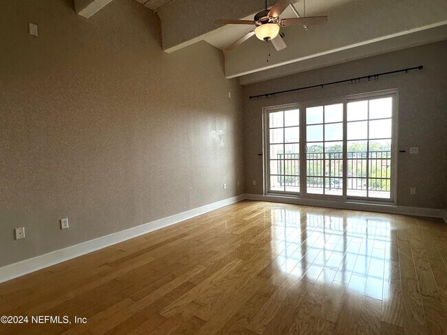 Building Photo - 1661 Riverside Ave