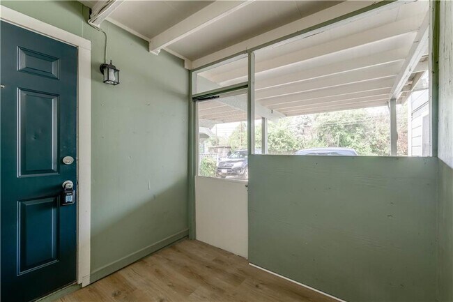 Building Photo - 1505 W 12th St