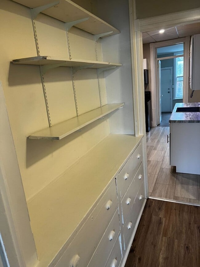 Building Photo - 125 Dove St