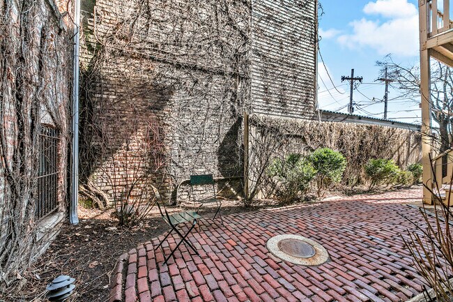Building Photo - 419 Harrison St