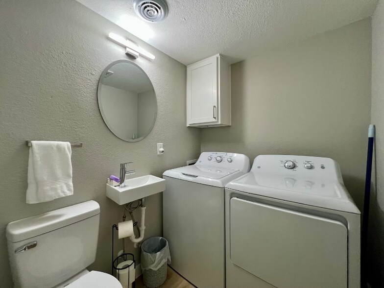 Building Photo - 406 NW D St