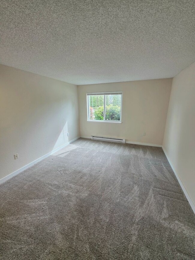 Building Photo - Renton Sunset Heights Condominiums - 2 bedroom 1 bathroom lower floor unit - Water, Sewer & Garba...