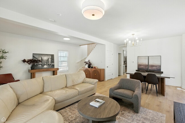 Building Photo - 1024 S Ridgeland Ave