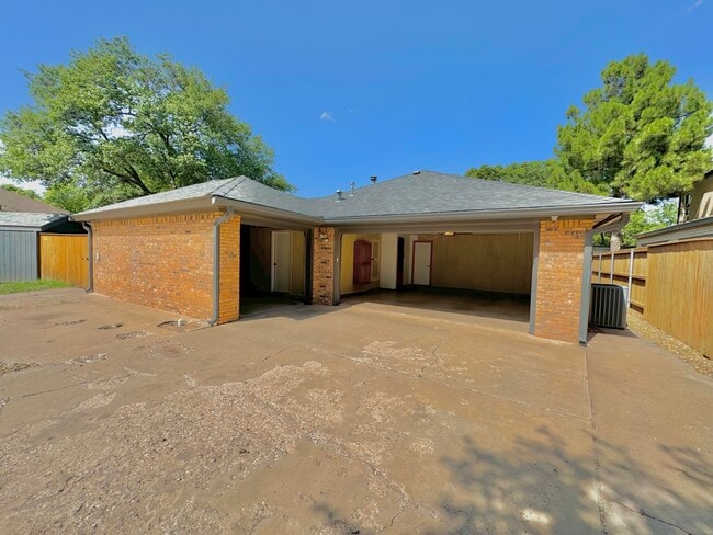 Building Photo - 9306 Utica Dr