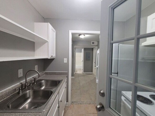 Building Photo - 4649 Royal Ridge Dr