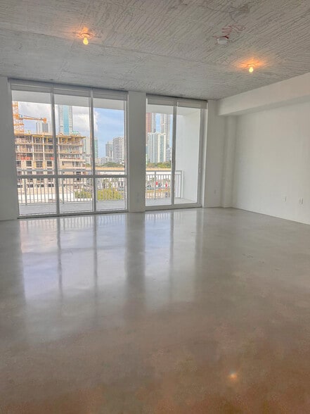Building Photo - Cynergi Lofts at Wynwood