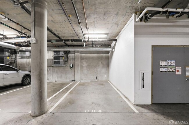 Building Photo - 10 Innes Ct