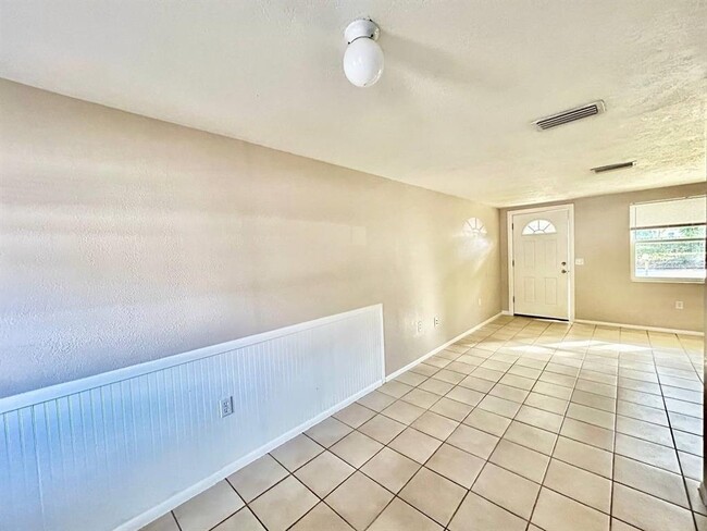 Building Photo - 5805 Delaware Ave