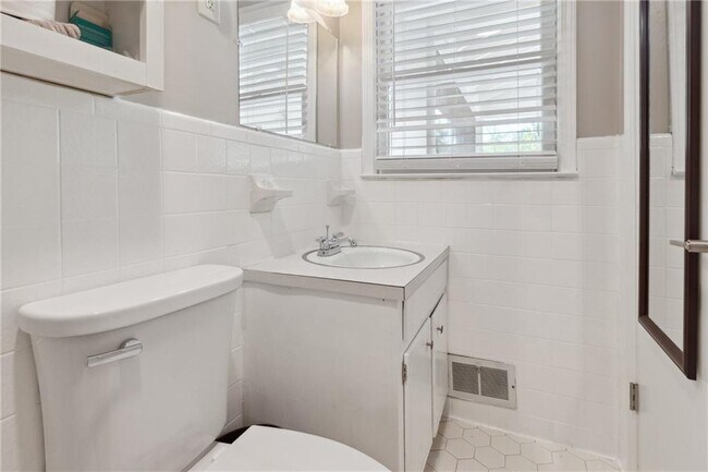 Building Photo - 3925 Chicamauga Dr