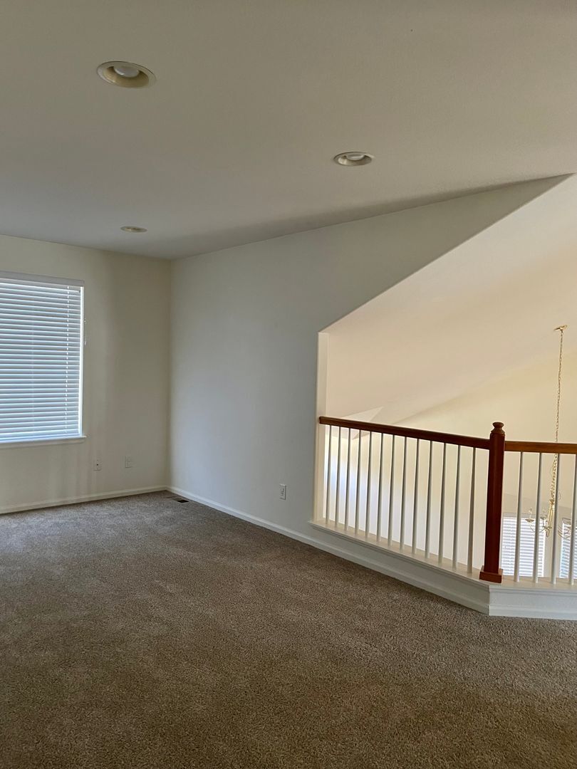 Building Photo - 1615 Red Mountain Dr