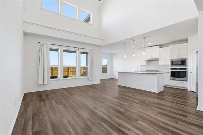 Building Photo - 3200 Hidalgo Loop