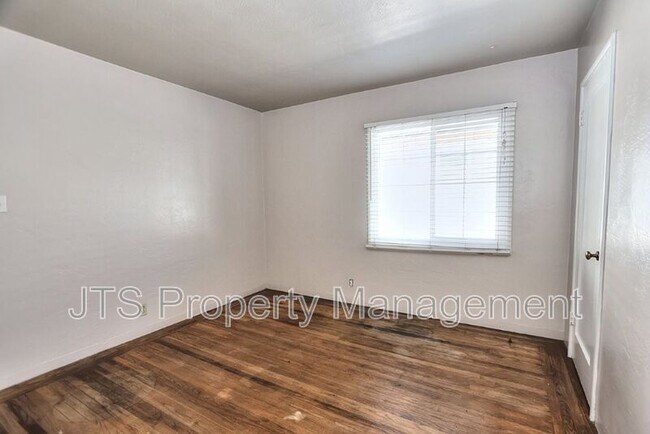 Building Photo - 3109-3111 Hampshire Drive