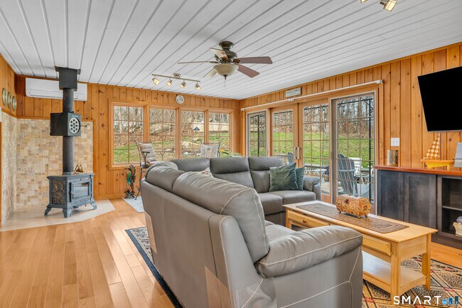 Building Photo - 51 W Lake Ave