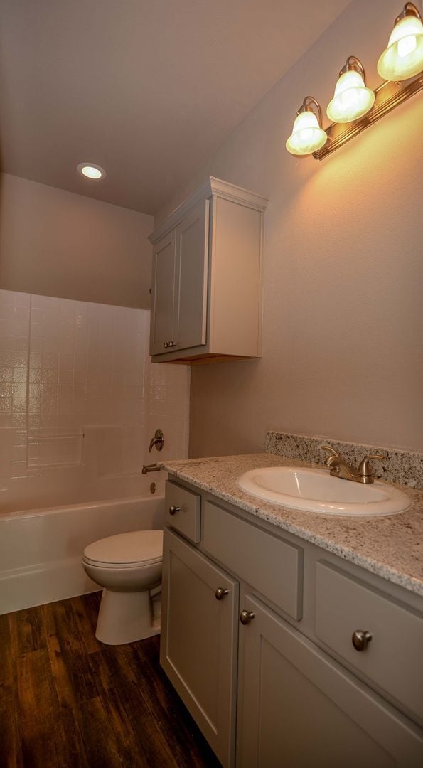 Building Photo - Avalible for August Pre-Lease! 4 Bed 4.5 Bath Townhome Next to Pool!