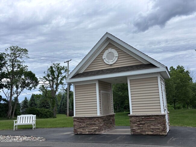 Building Photo - 616 Lois Ln